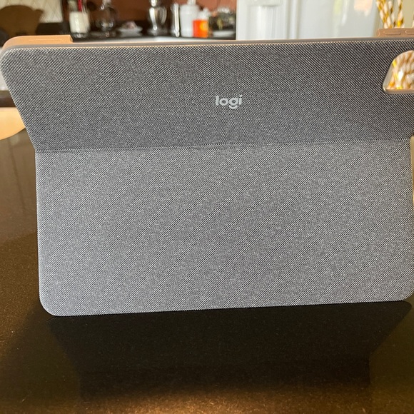 Logitech Gray Tablet Keyboard Case - Picture 4 of 6